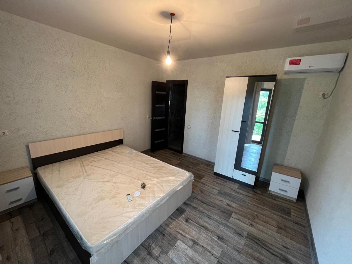 Леон Hotel Гагра Екстериор снимка